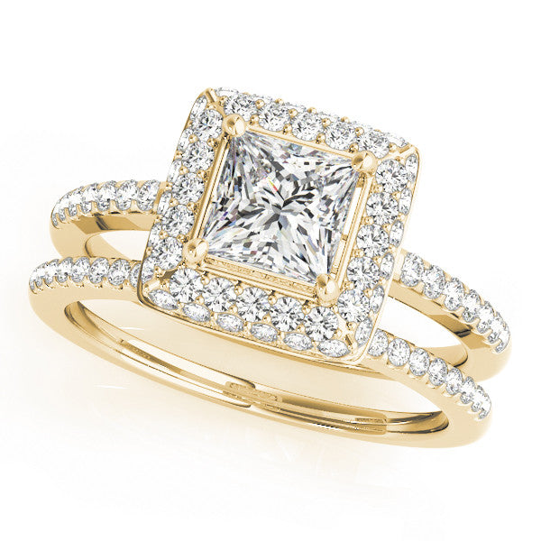 Yellow gold Princess Cut Halo Pavé Solitaire Ring with Four-Prong Setting