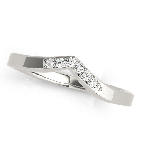 White gold Chevron Pavé Round Diamond Twist Band