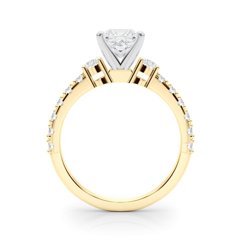 Yellow gold Princess Cut Three-Stone Diamond Pavé Band with Prong Setting