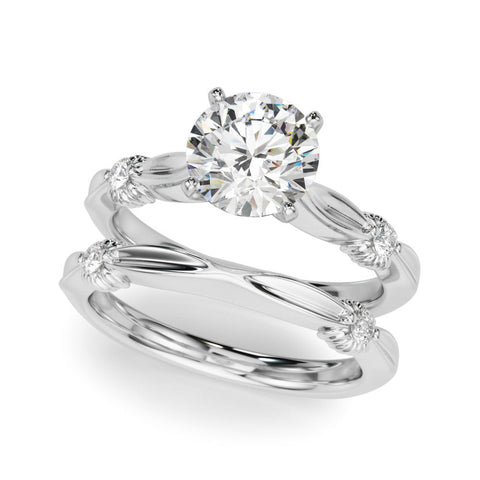 White gold Cushion Solitaire Diamond Twisted Band with Four-Prong Setting