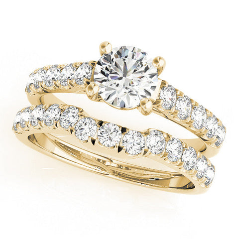 Yellow gold Heart Cut Diamond Pavé Band Solitaire with Four-Prong Setting
