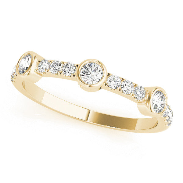 Yellow gold Bezel Set Round Diamond Pavé Band
