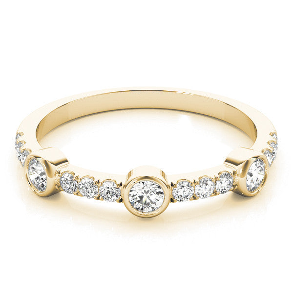 Yellow gold Bezel Set Round Diamond Pavé Band