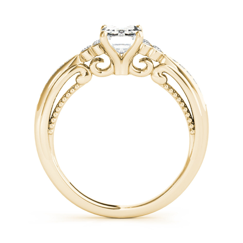 Yellow gold Heart Cut Diamond Solitaire with Pavé Band and Four-Prong Setting