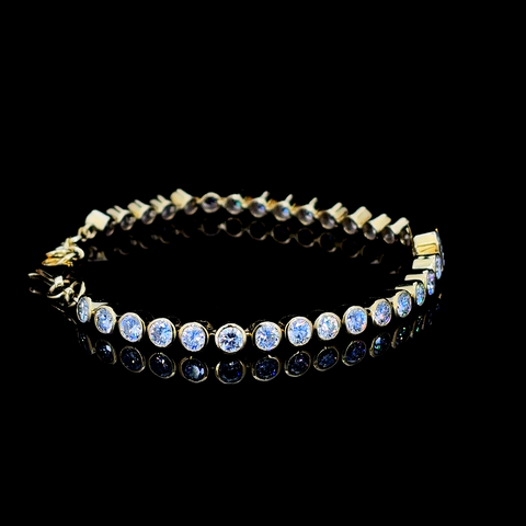 Yellow gold Bezel-Set Round Diamond Tennis Bracelet with Radiant Center Diamond